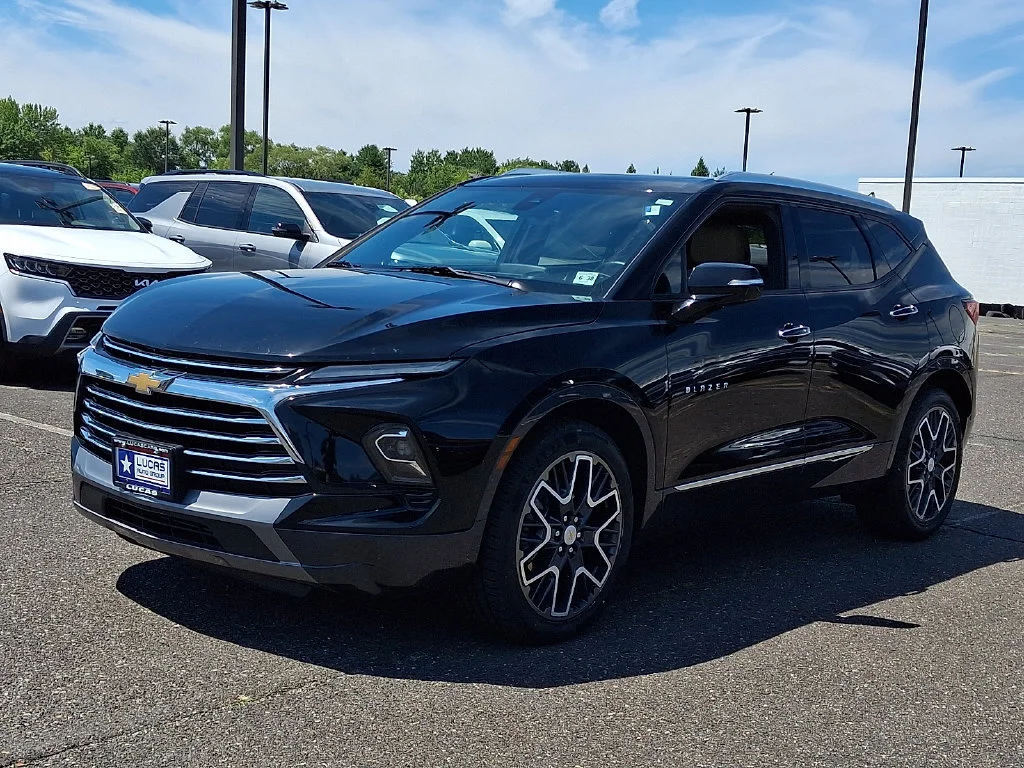Used 2025 Black Chevrolet Premier image 6