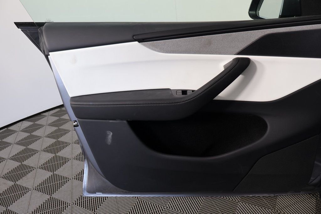 Used 2026  Tesla Premium image 12