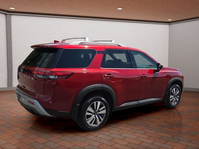 Used 2023 Scarlet Nissan SL image 3