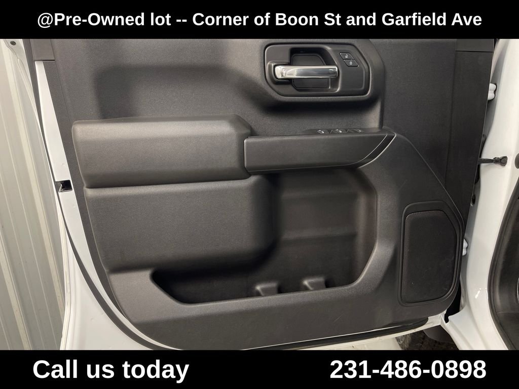 Used 2020 White GMC Base image 15
