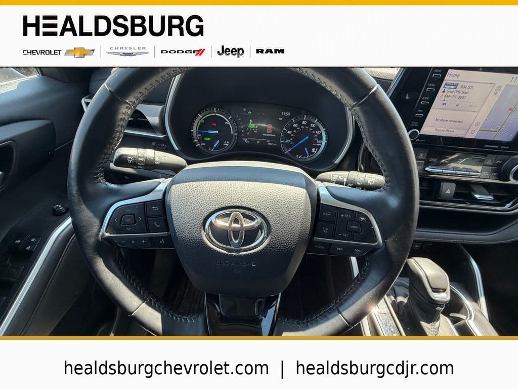 Used 2021 White Toyota XLE image 18
