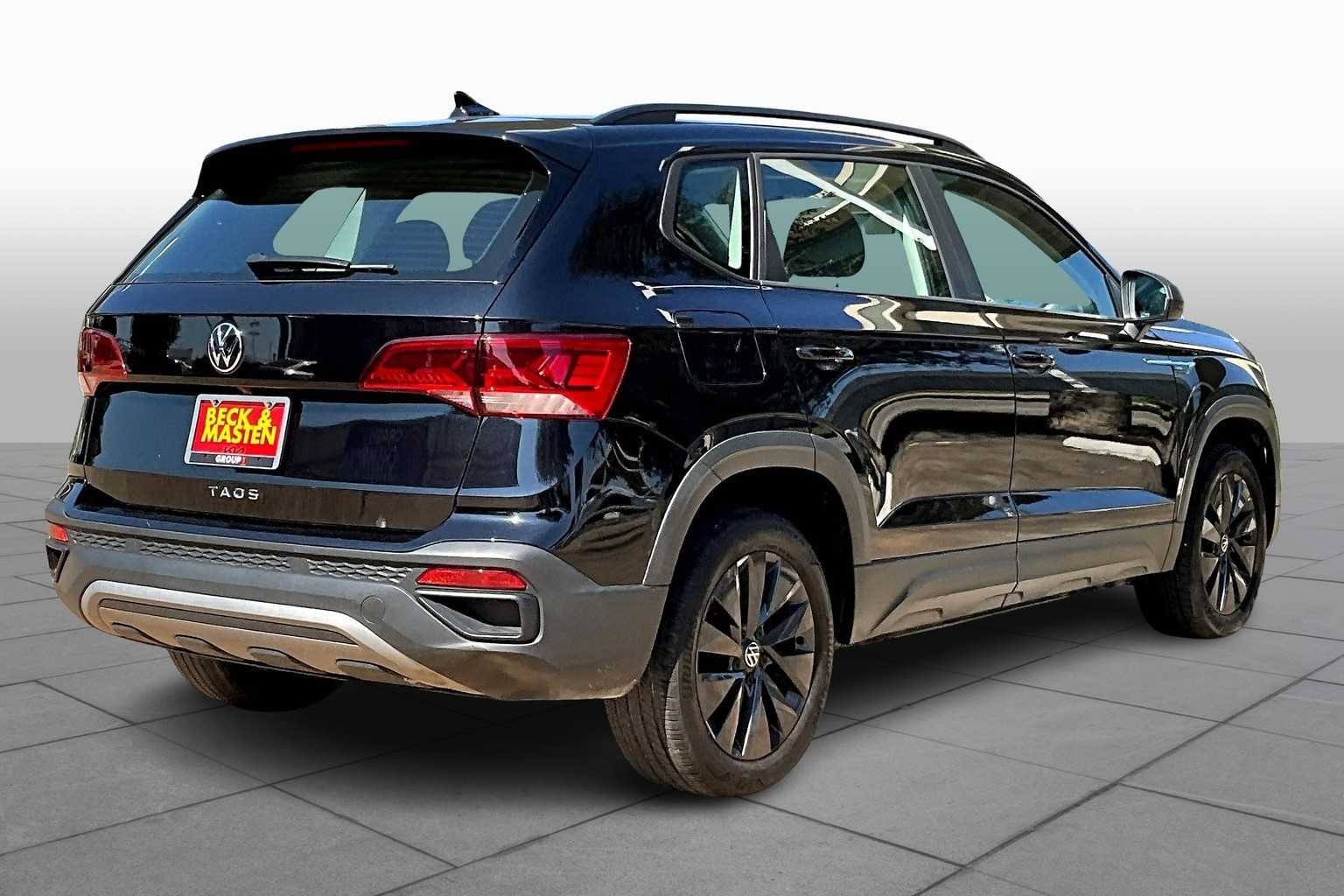 Used 2022 Deep Black Pearl Volkswagen S image 11