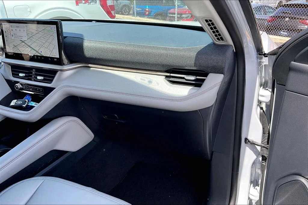 New 2026 Space White Metallic Ford Active image 15