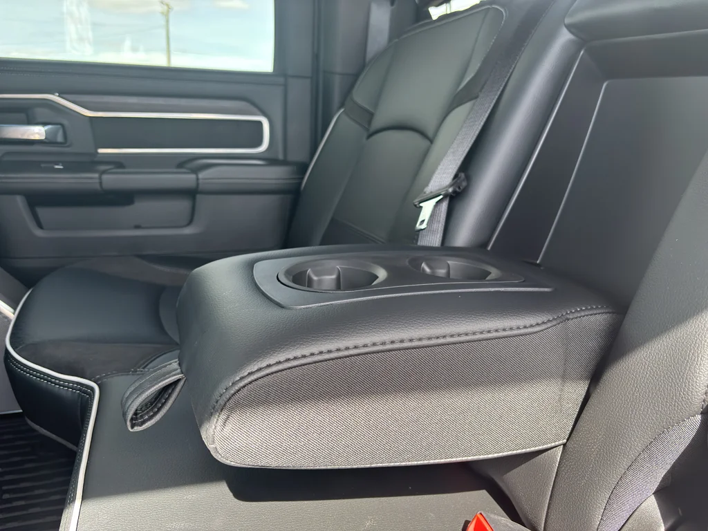New 2026 Granite Crystal Metallic Clear-Coat Exterior Paint RAM Laramie image 17