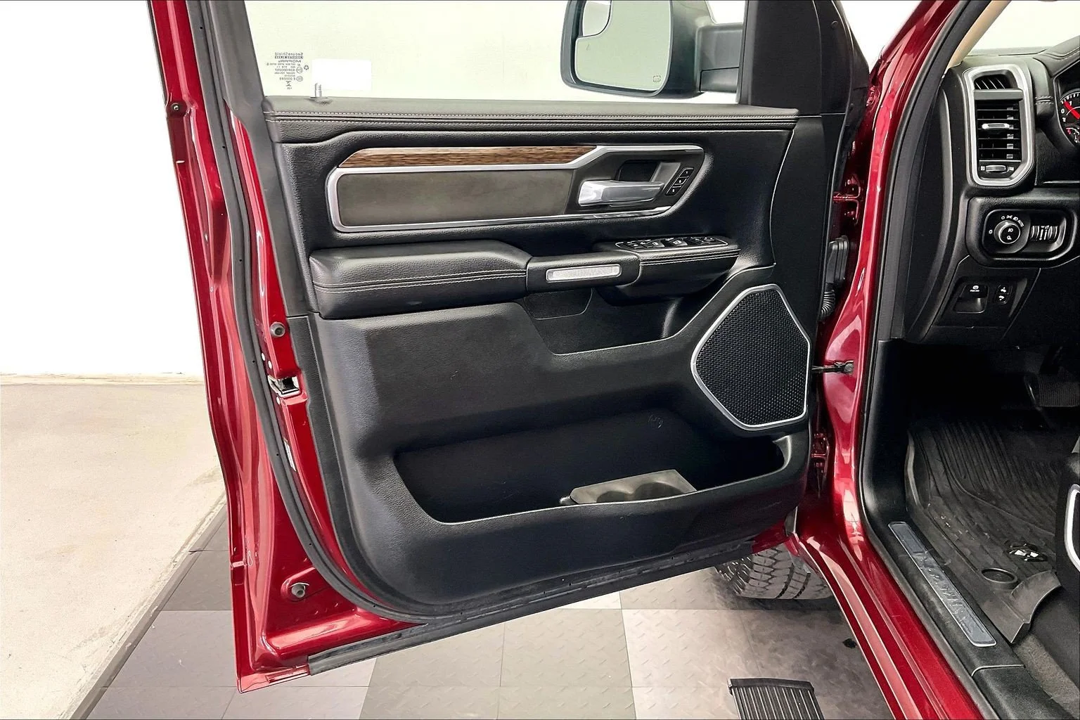 Used 2020 Delmonico Red Pearlcoat Ram Laramie image 22