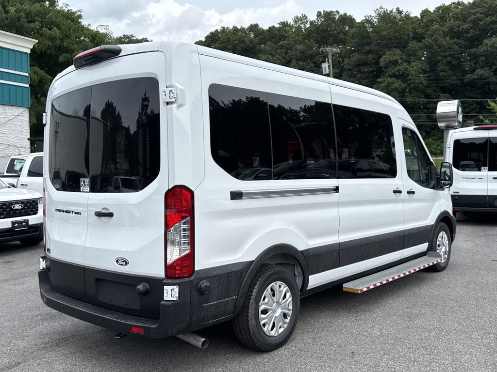 New 2026 Oxford White Ford Passenger Van XL image 4