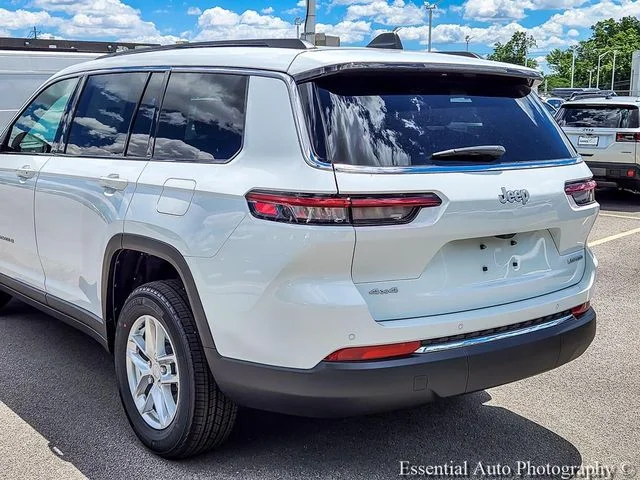 New 2026 Bright White Clear-Coat Exterior Paint Jeep Laredo image 6