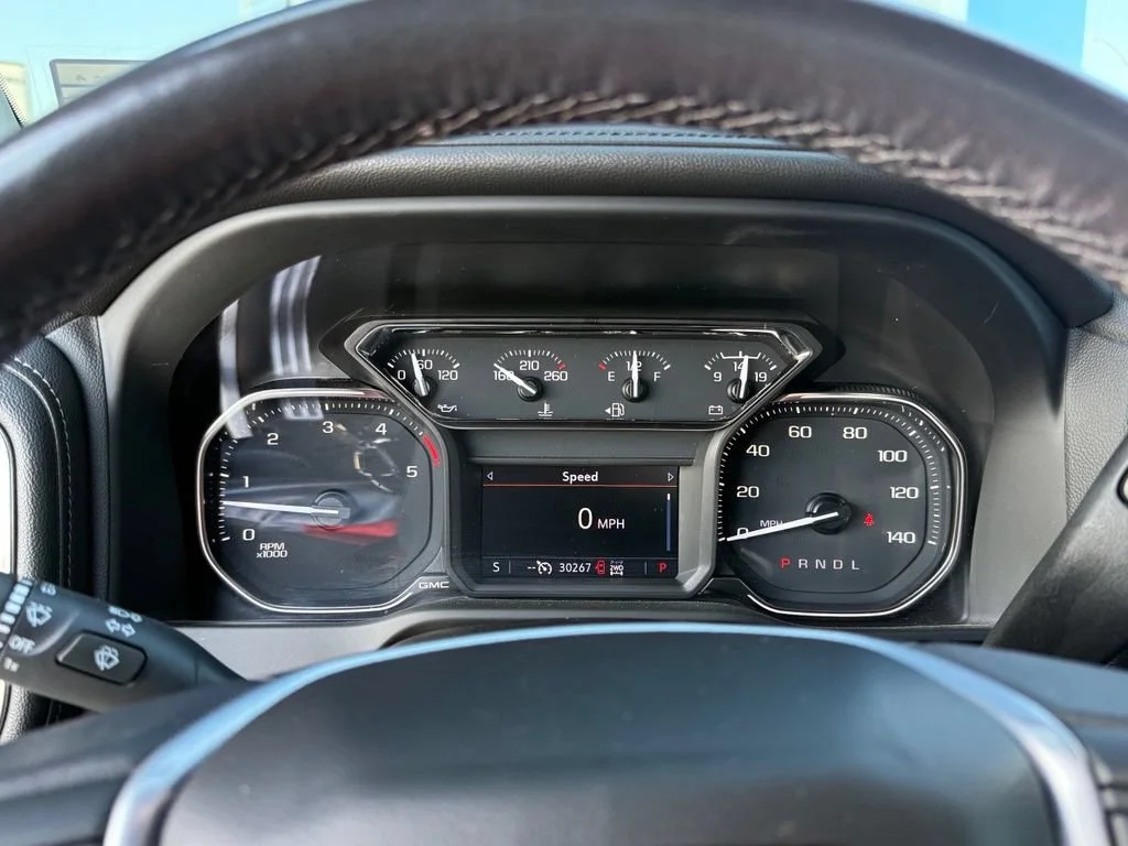 Used 2022 SUMMIT WHITE GMC SLE image 22