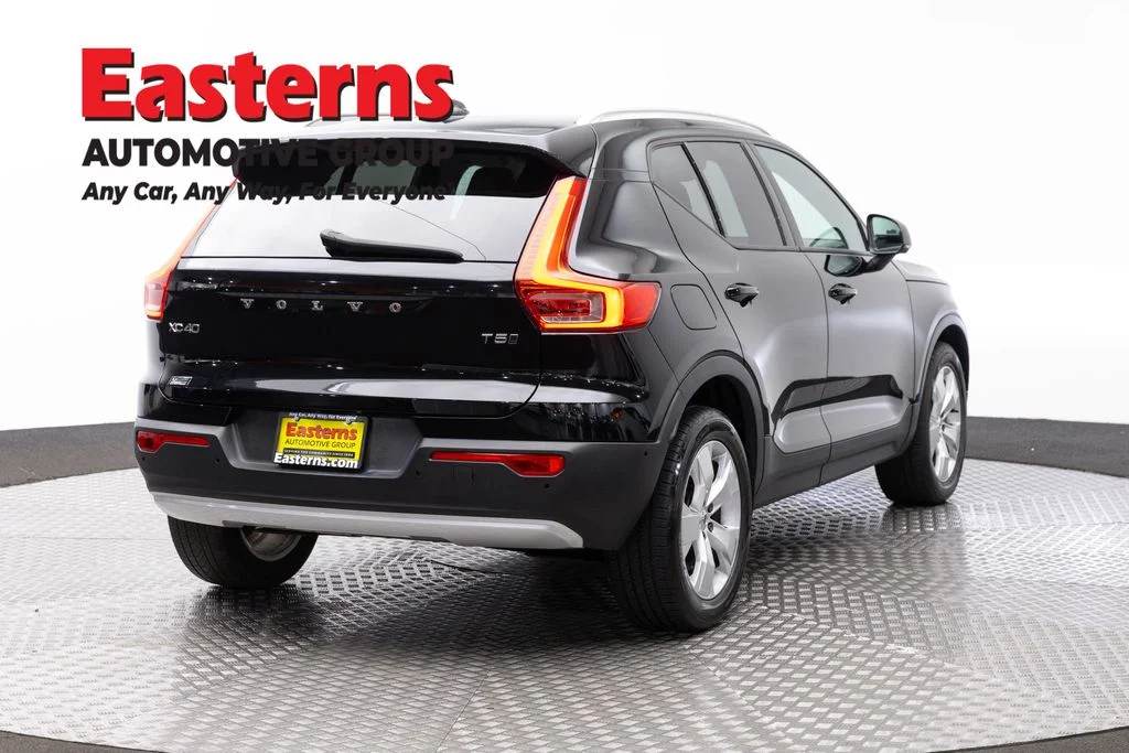 Used 2019 Black Volvo Momentum image 6