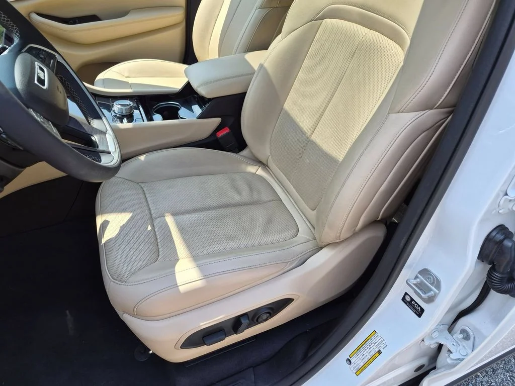 Used 2022 White Jeep 4xe image 25