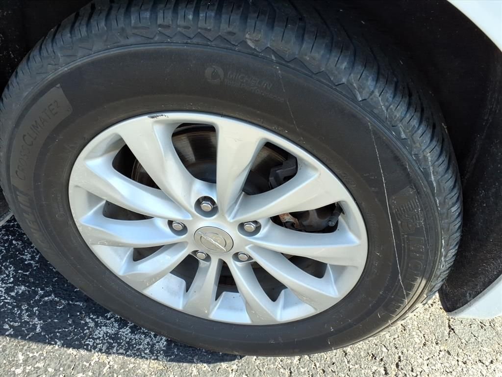 Certified Used 2019 White Chrysler Touring Plus image 5