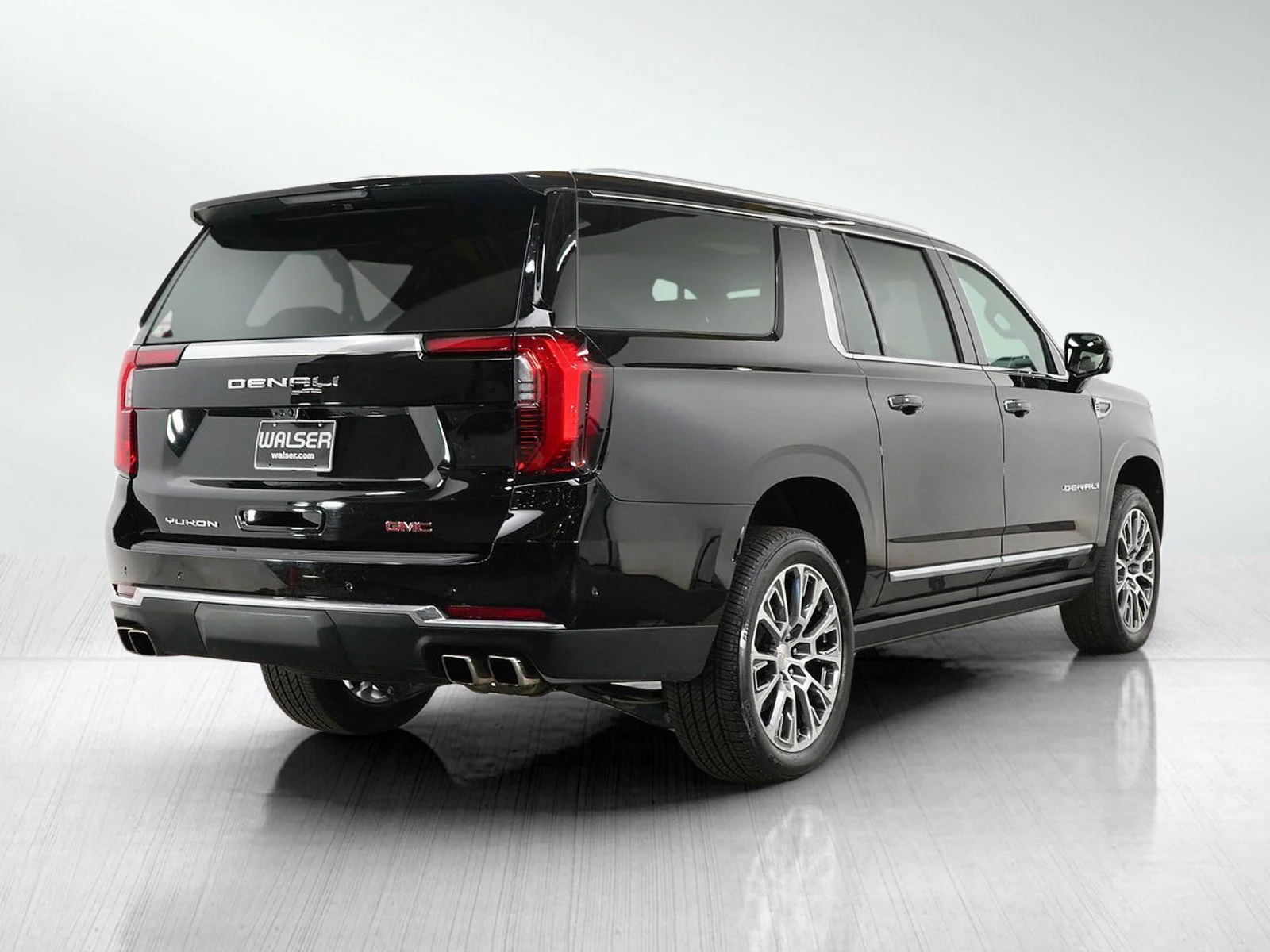 Used 2025  GMC Denali image 5