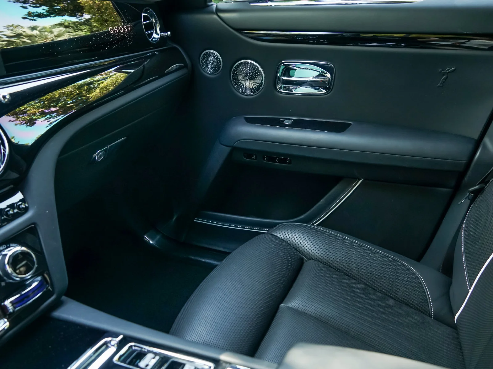 Certified Used 2021 Black Diamond Rolls-Royce  image 19