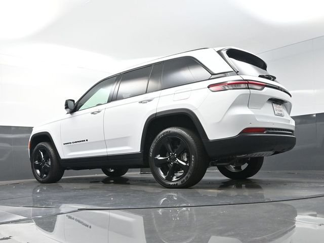 Used 2025 White Jeep Altitude X image 50