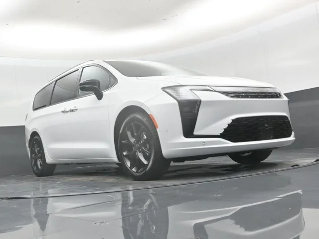 New 2027 Bright White Clear-Coat Exterior Paint Chrysler Limited image 46