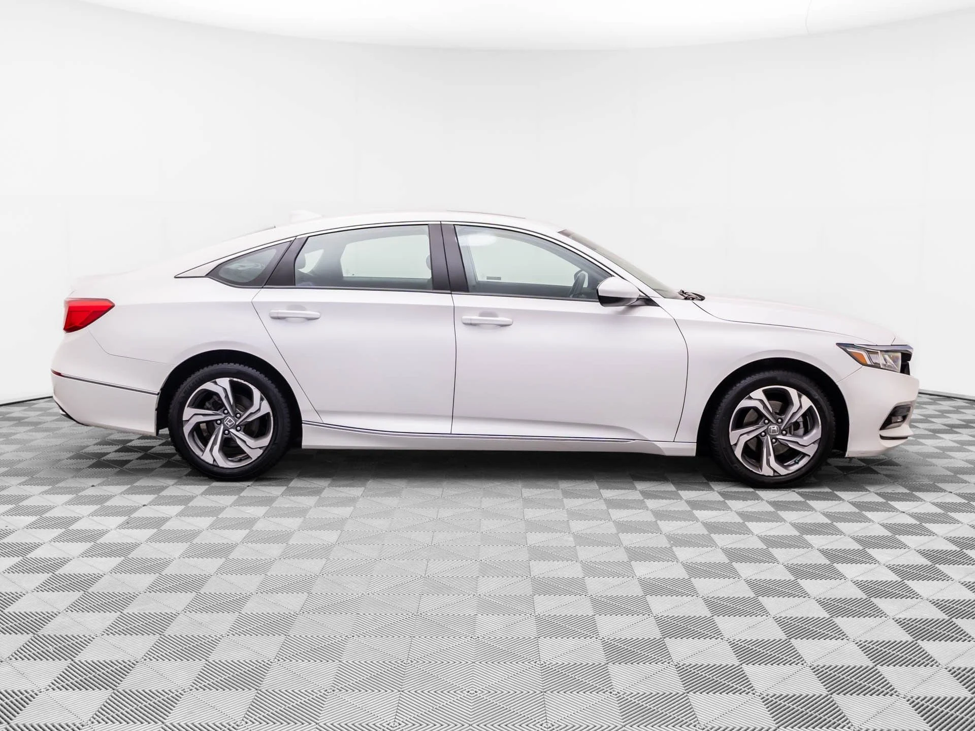 Used 2018  Honda EX image 6