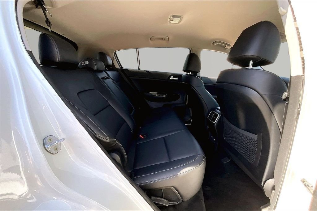 Used 2018 White Kia EX image 25