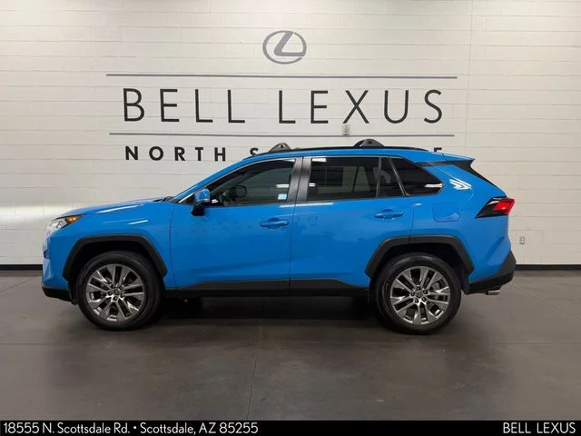 Used 2021 Blue Toyota XLE Premium image 8