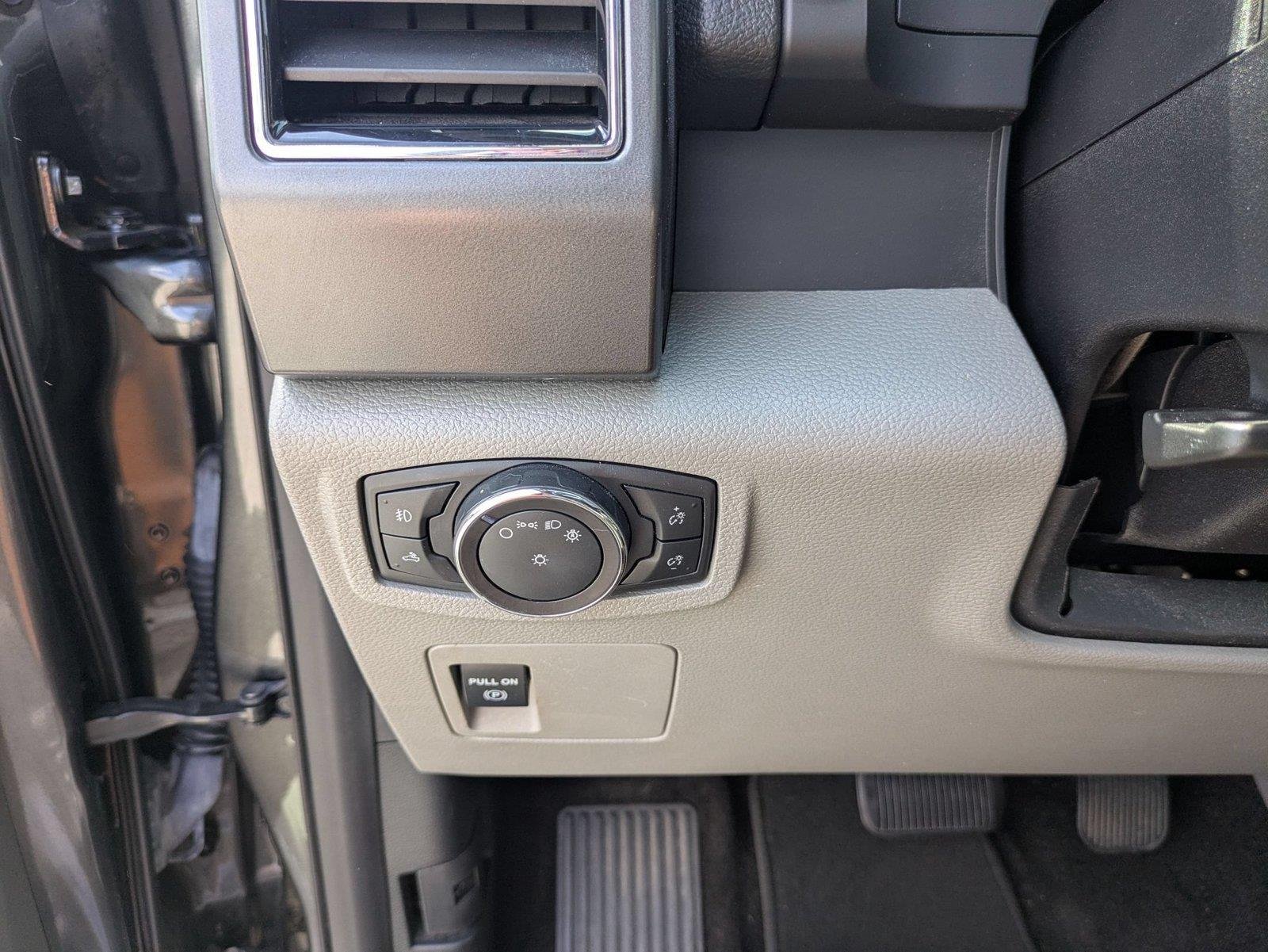 Used 2018 Magnetic Metallic Ford XLT image 15