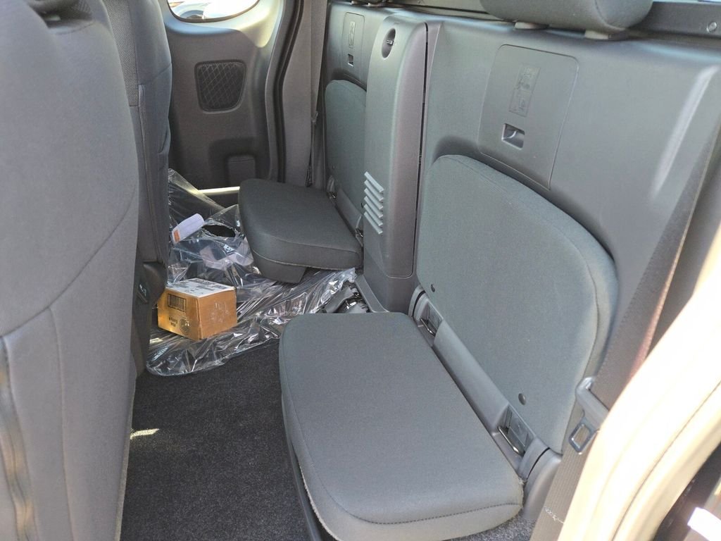 2025 Nissan Frontier SV - Photo 7