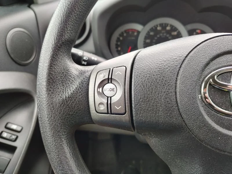 Used 2012 White Toyota 4WD 4dr I4 (Natl) image 11