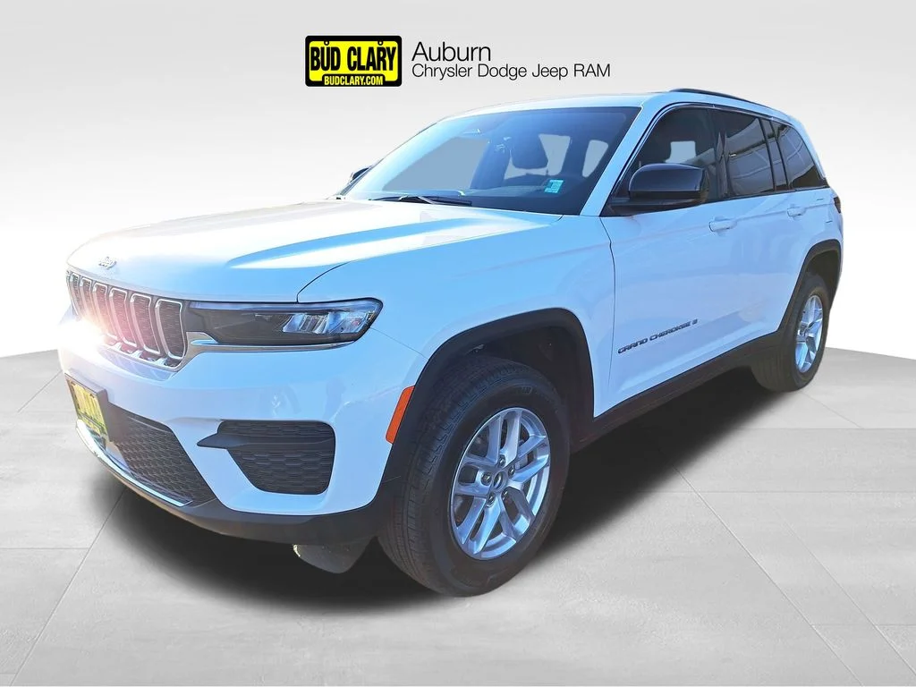 2026 Jeep Grand Cherokee Laredo X 4x4's photo
