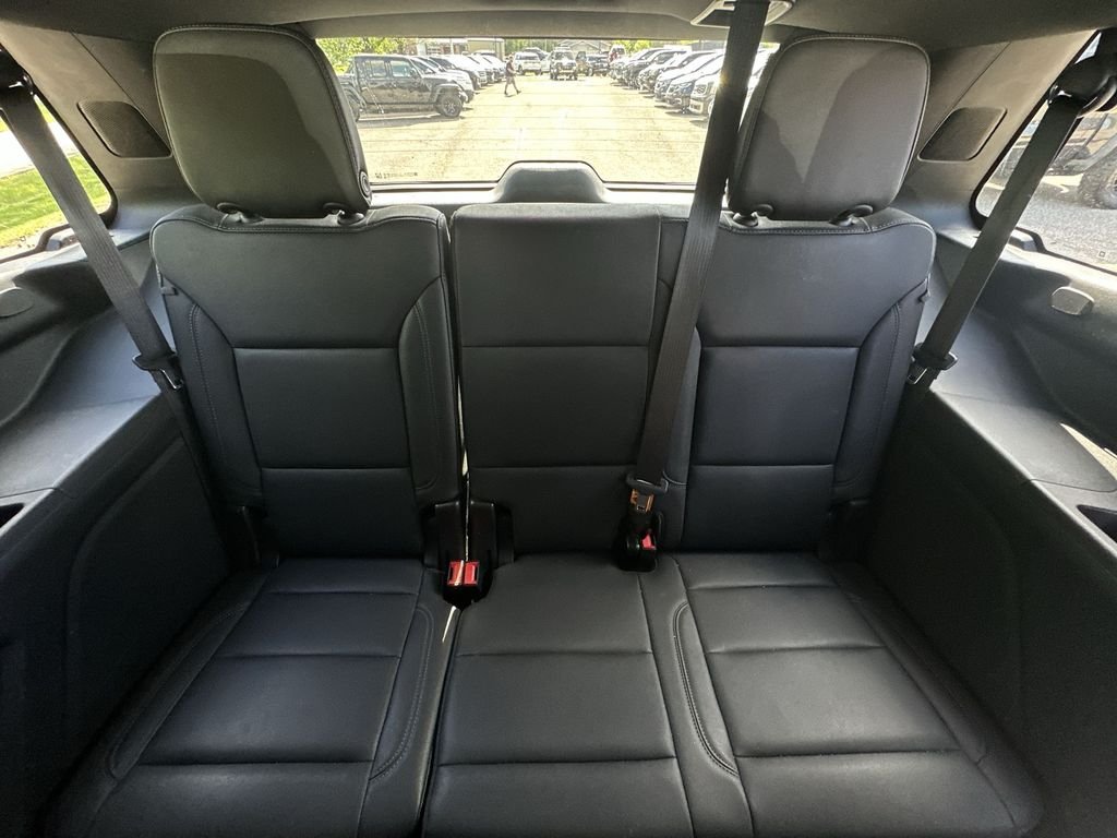 Used 2023 White Chevrolet Z71 image 24
