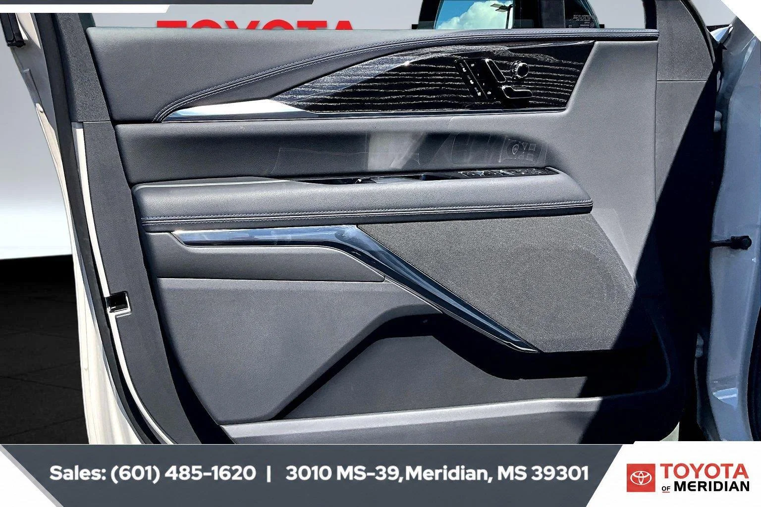 Used 2026 Sandstone Cadillac Luxury image 17