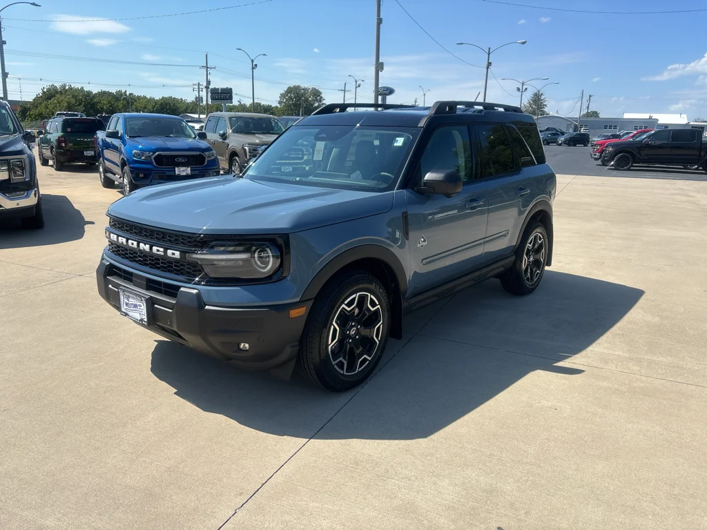 New 2026 Azure Gray Metallic Tri-Coat Ford Outer Banks® image 3