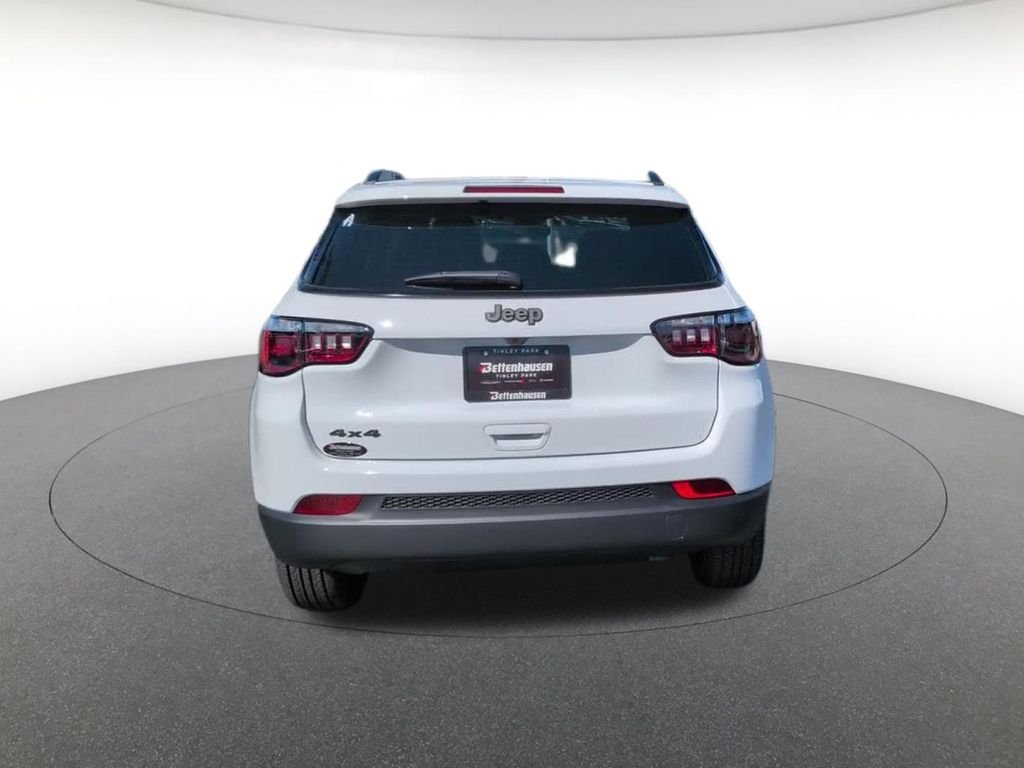 New 2026 Bright White Clearcoat Jeep Latitude image 8