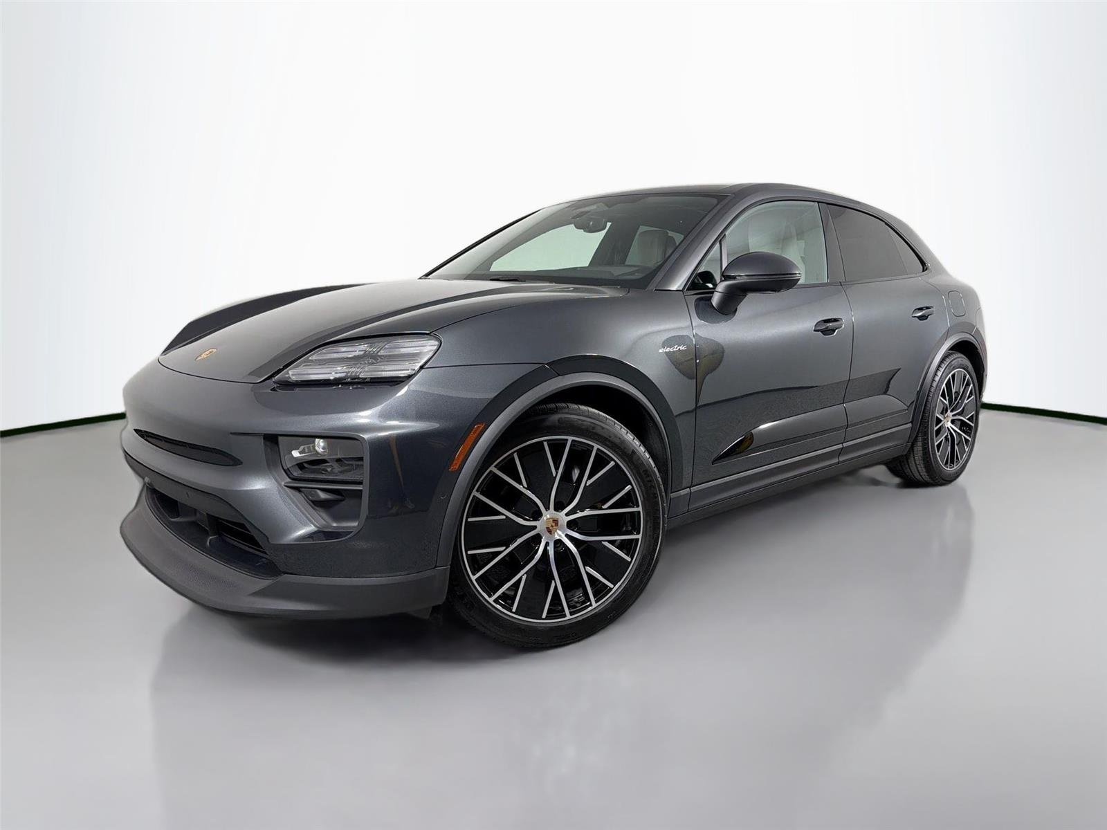 2025 Porsche Macan Macan Electric's photo