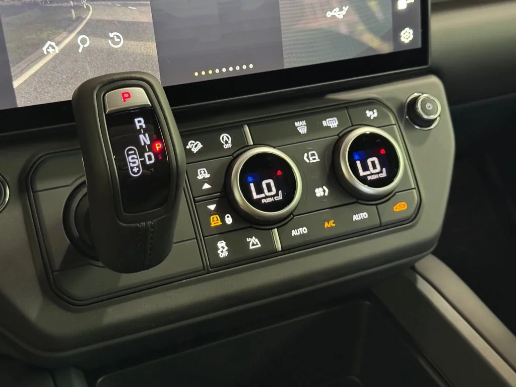 New 2026 Fuji White Land Rover X-Dynamic SE image 20