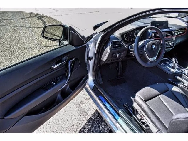 Used 2019 Glacier Silver BMW i xDrive All-wheel Drive image 8