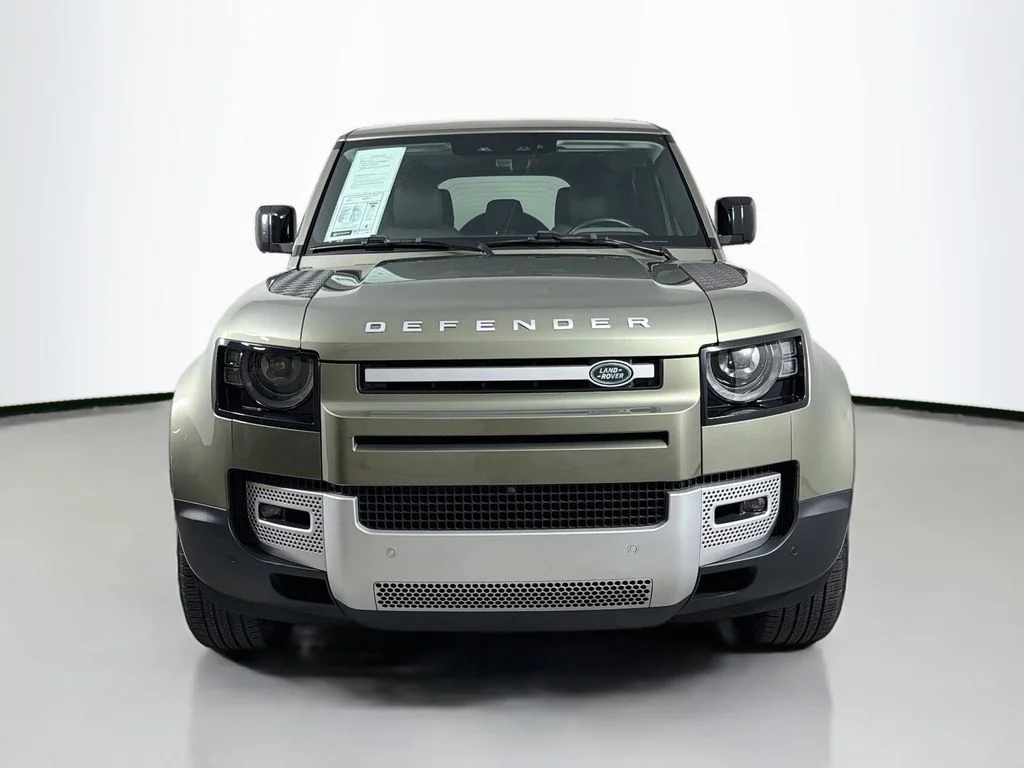 Used 2023 Green Land Rover SE image 2