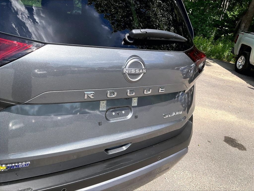 Used 2023 Gray Nissan SL image 29