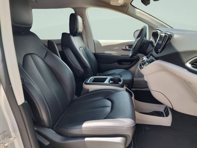 Used 2024 Silver Chrysler Touring L image 16