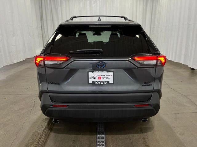 Used 2021 Gray Toyota XLE image 5