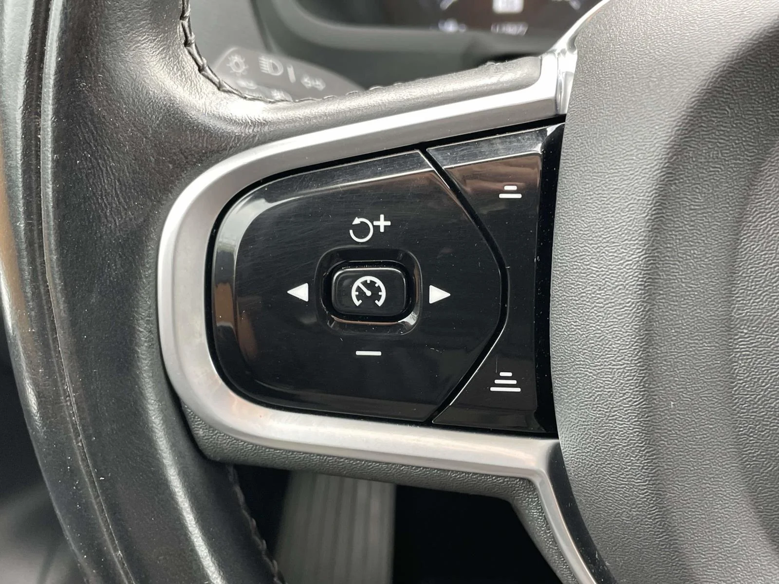 2022 Volvo XC90 Momentum - Photo 10