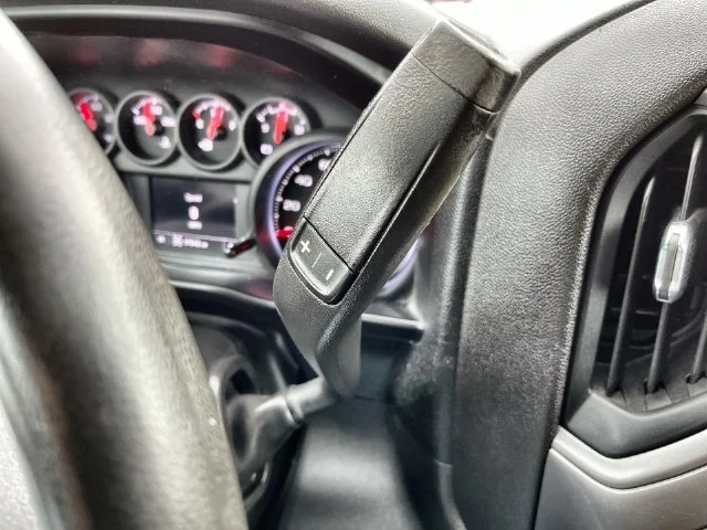 Used 2022 White Chevrolet Custom image 22