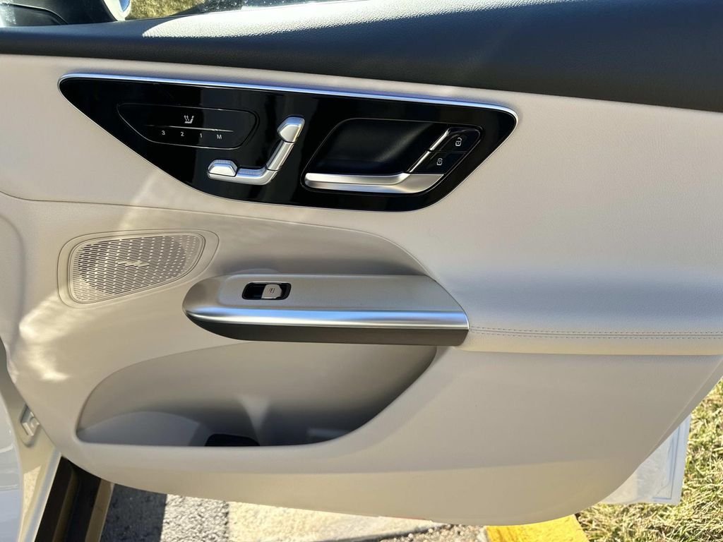 Used 2026 Polar White Mercedes-Benz GLC 300 image 10