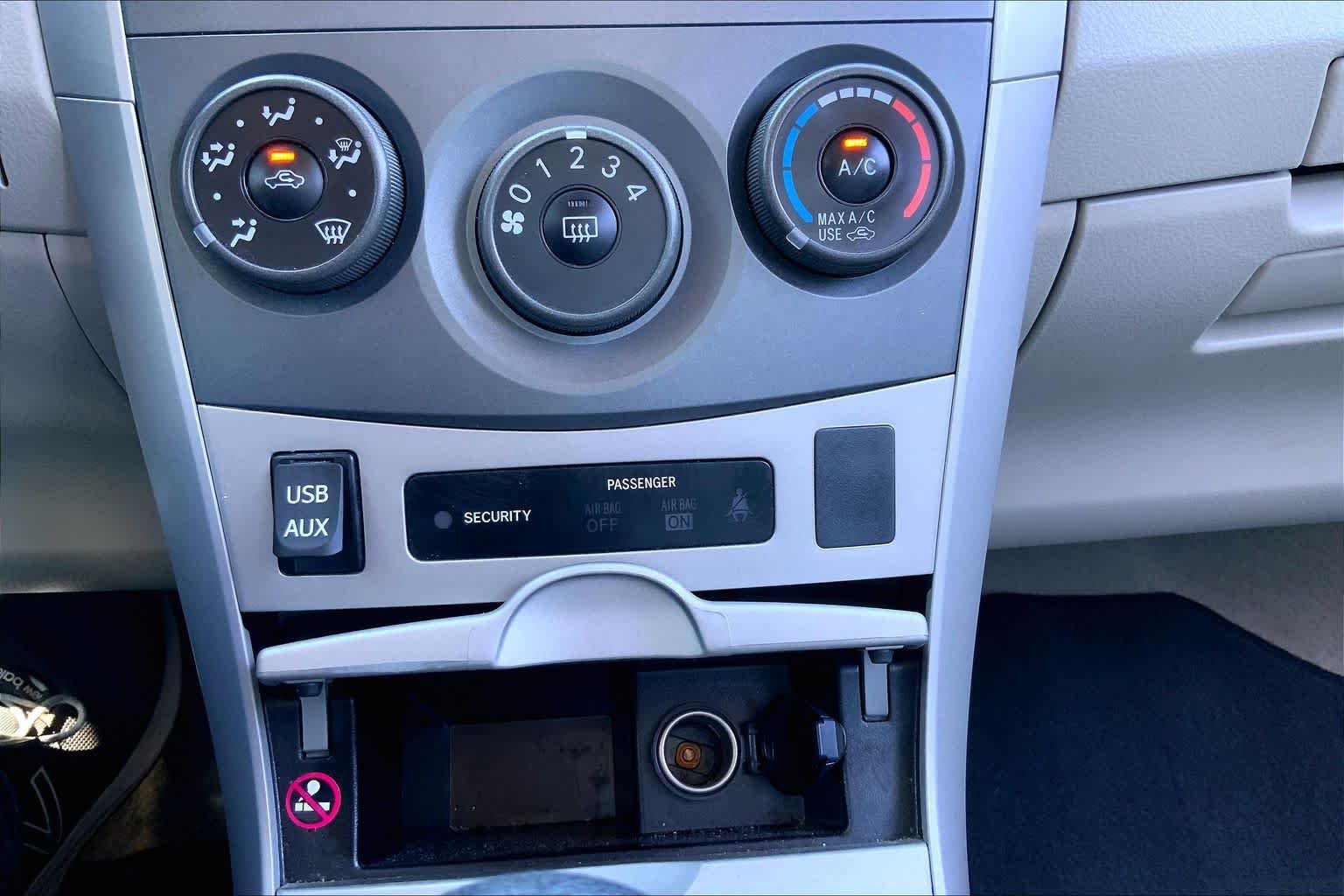 Used 2013 Tropical Sea Metallic Toyota LE image 31