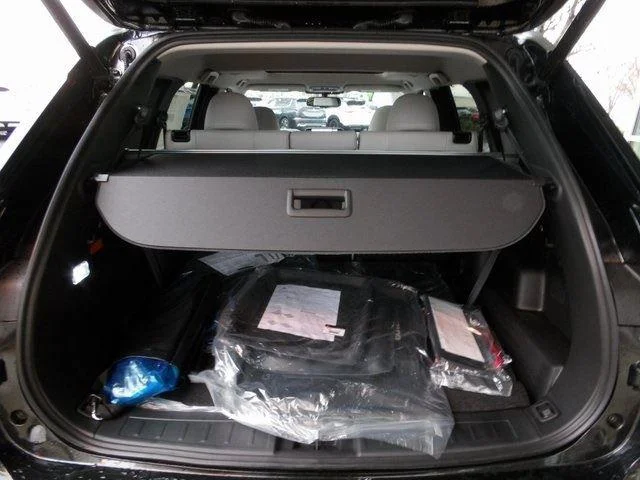 New 2025 Black Diamond/Alloy Silver Roof Mitsubishi SEL Platinum Edition image 10