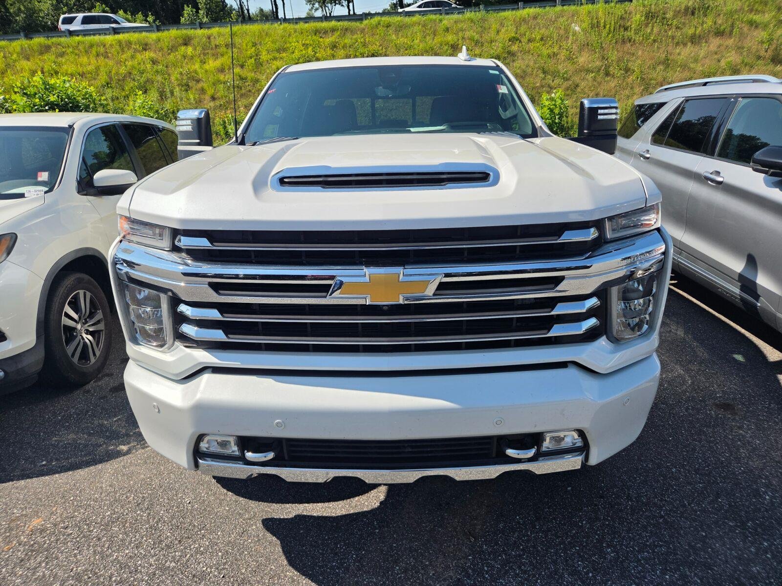Used 2023 IRIDESCENT PEARL TRICOAT Chevrolet High Country image 2