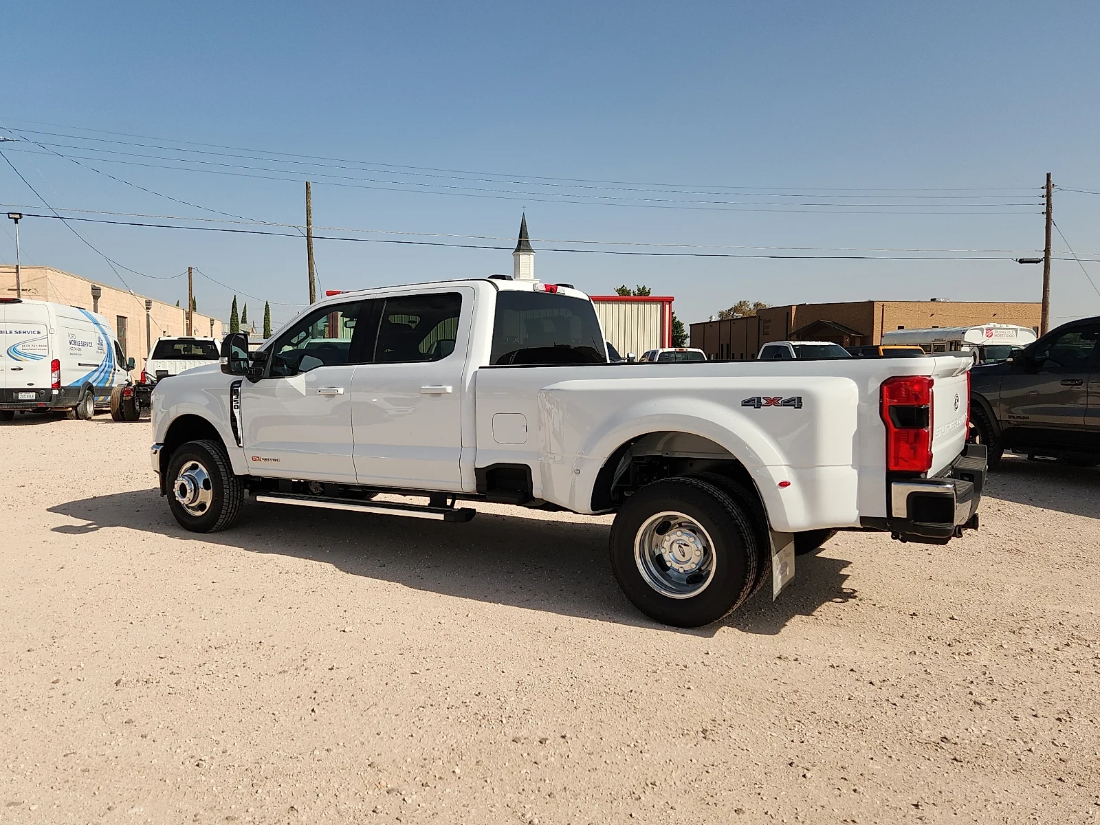 New 2027 Oxford White Ford Lariat image 4