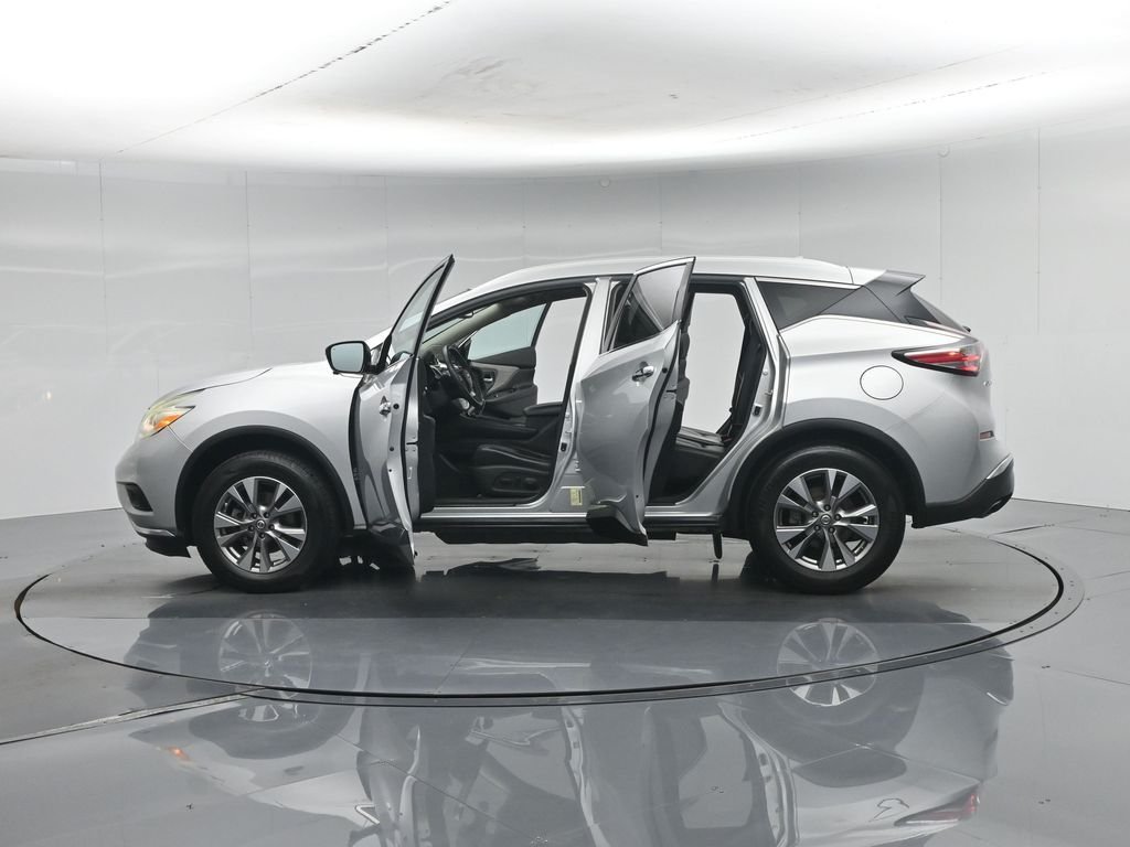 Used 2016 Silver Nissan SL image 32