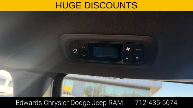 2026 Chrysler Pacifica Select - Photo 28
