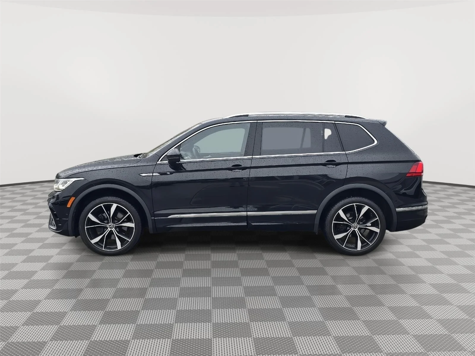 Certified Used 2024 BLACK Volkswagen SEL R-Line image 6