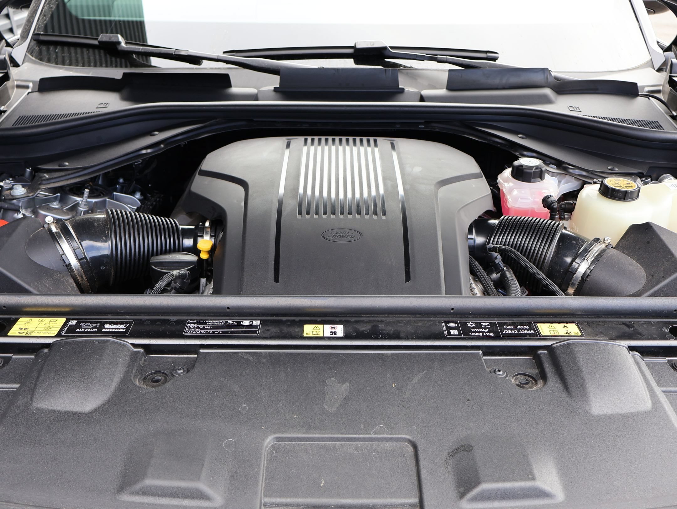 Used 2025 Eiger Gray Metallic Land Rover Autobiography image 33