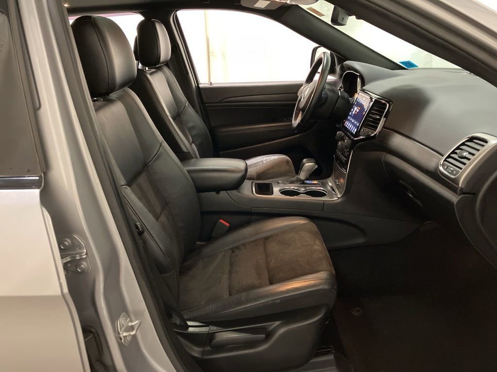 Used 2020 Billet Silver Metallic Clearcoat Jeep Altitude image 15