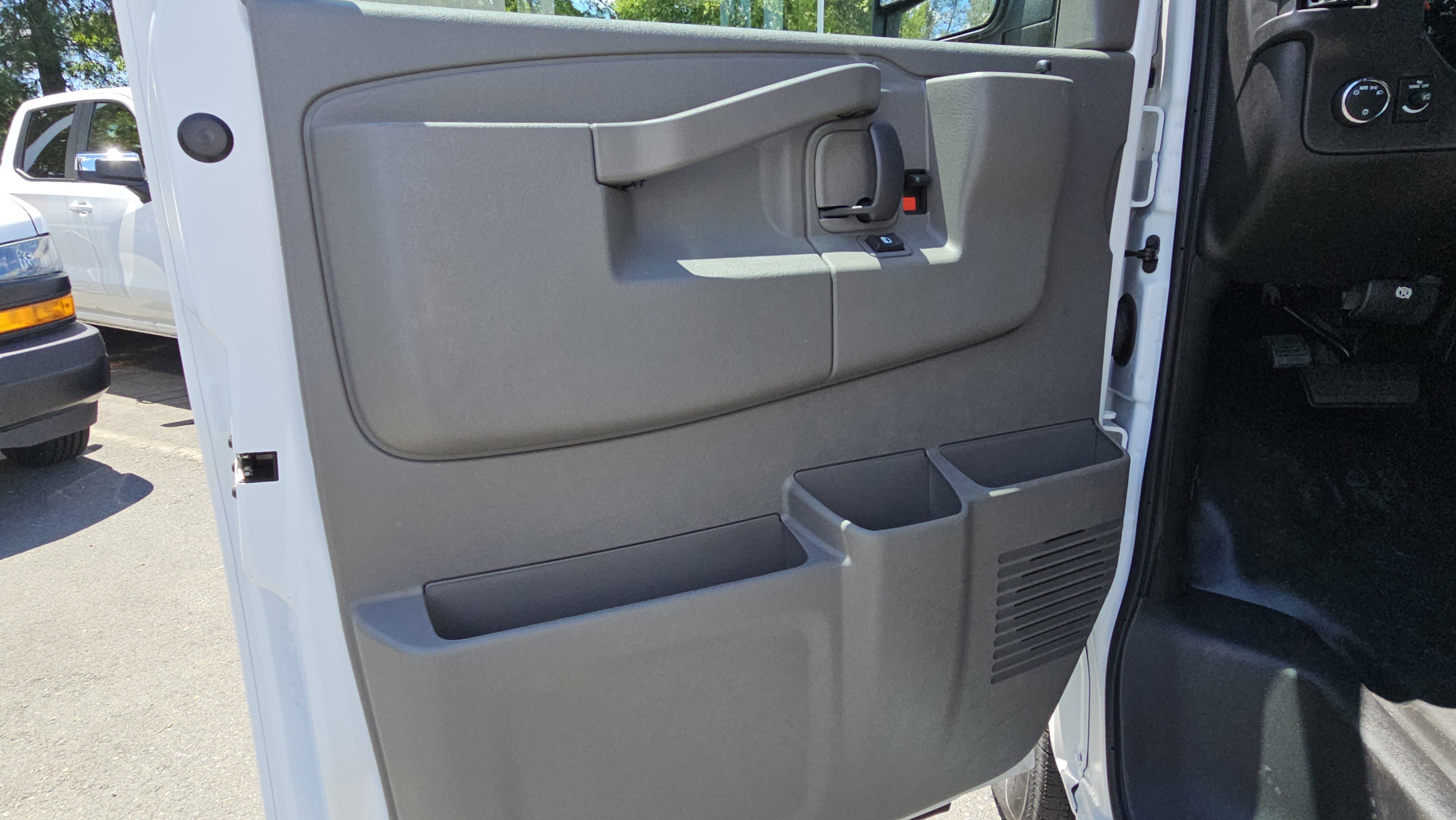 2025 Chevrolet Express Cargo Work Van - Photo 10